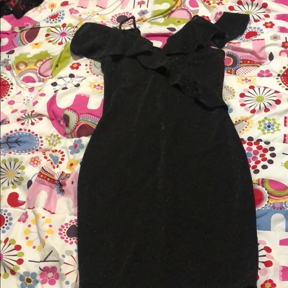 Formal dress - Picture 1 of 4